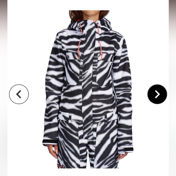 Never worn DC Vanguard snowsuit - Women’s Medium - Picture 3 of 5